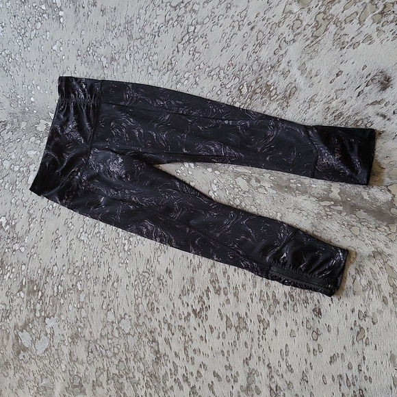 Lululemon Runday Crop Full On Luxtreme Sz4 - Picture 4 of 10